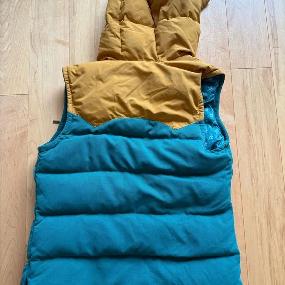 Womens Patagonia Green/teal and Yellow Puffer Vest - Picture 3 of 7